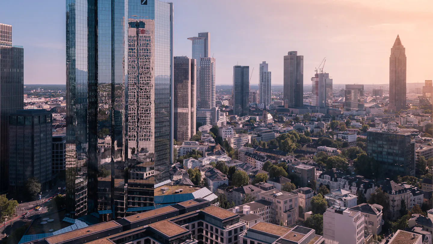 Talanx reports records in every division and pulls the DAX insurers up with it