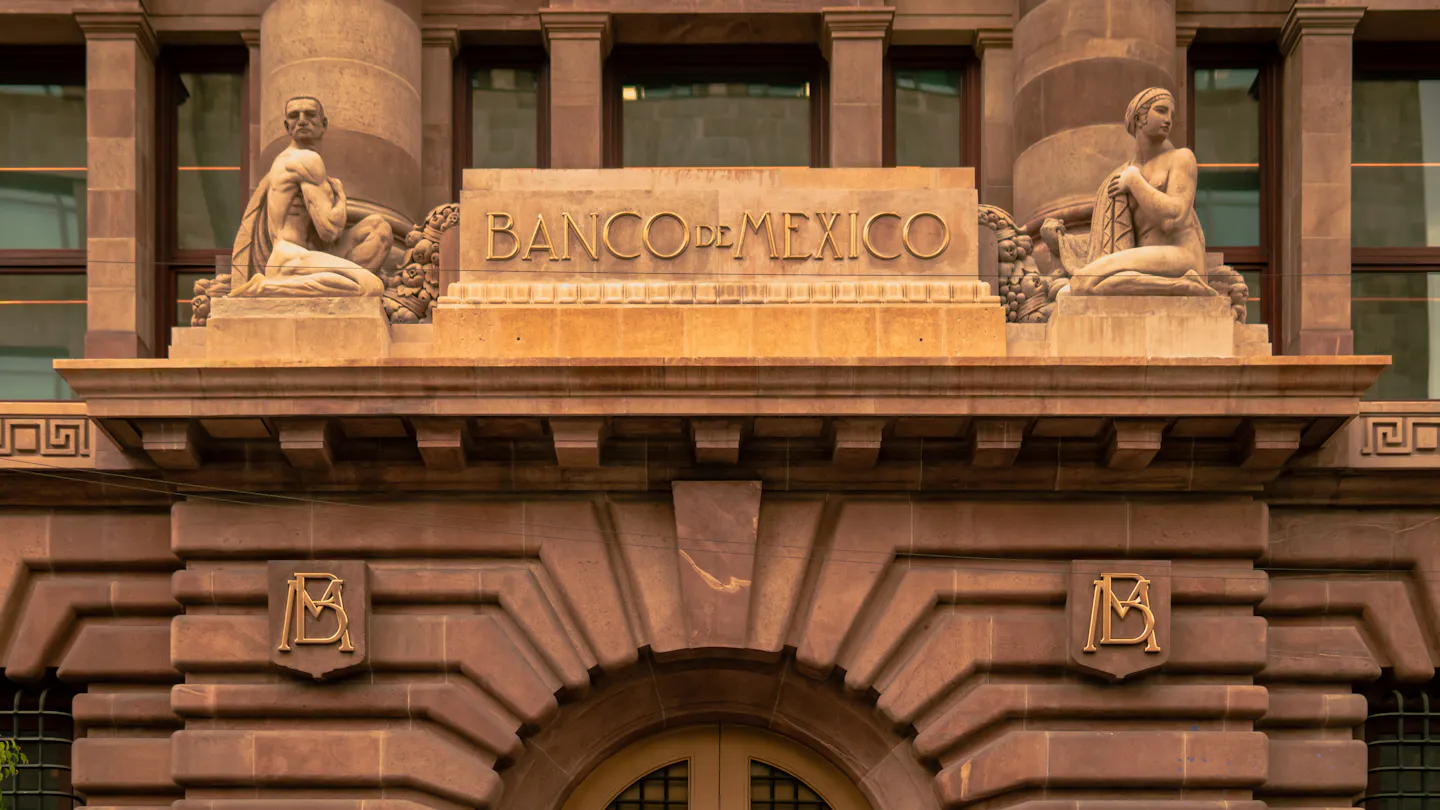JPMorgan stands at 965 billion dollars and could become the first bank worth a trillion